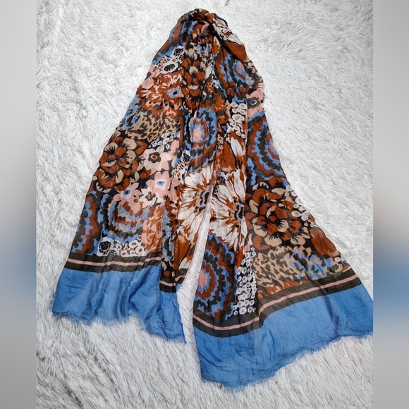 Vera Bradley Blue and Brown Floral Print Rayon Scarf/Wrap - Picture 2 of 7